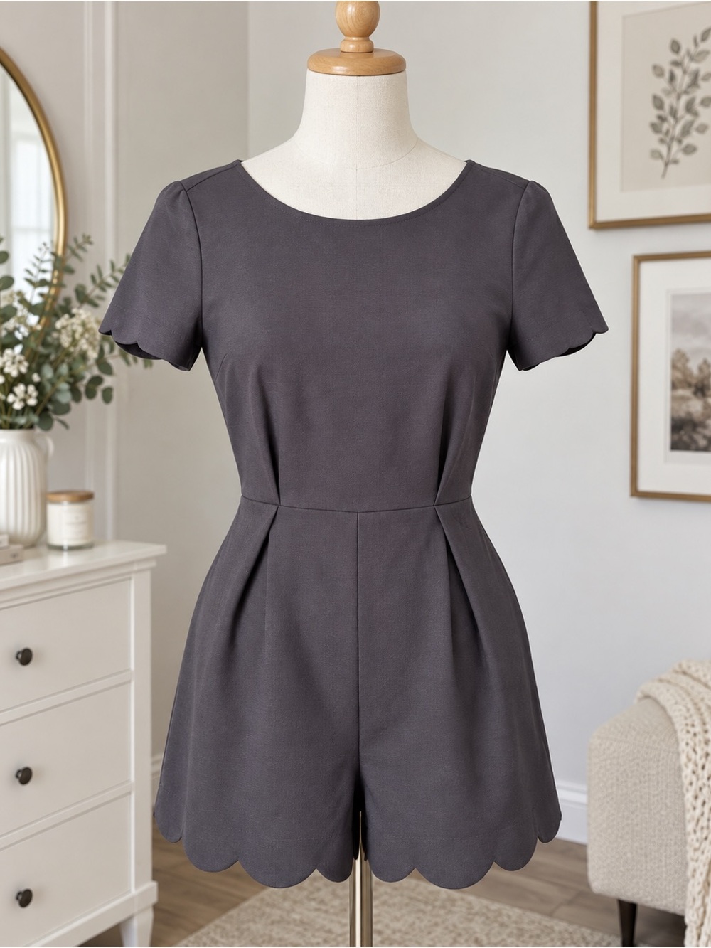 Monteau Los Angeles charcoal Gray Scalloped Hem Romper Size S Back Zip Pleated